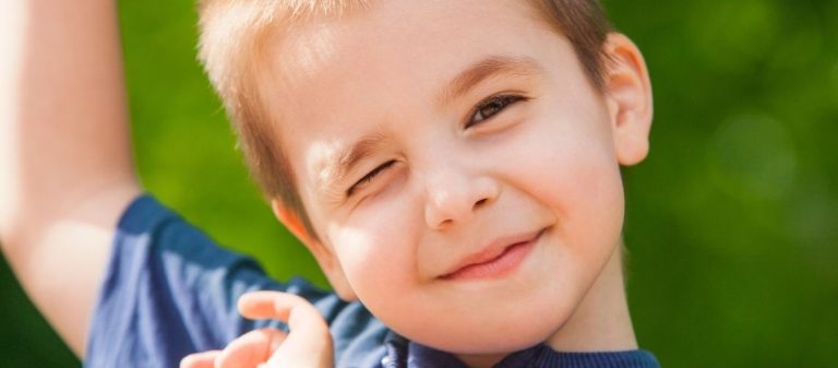 Çocuklarda Sık Göz Kırpma ve Göz Tikleri