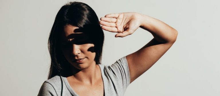 Fotofobi (Işığa Duyarlılık) Nedir? Fotofobi Belirtileri Nelerdir?